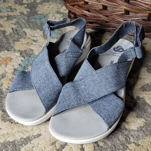 Clark's Cloudsteppers sandals, women's size 6